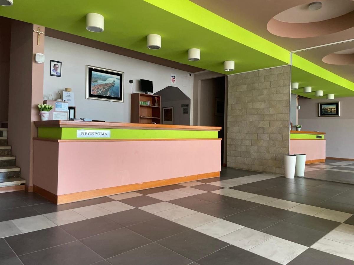 Motel Ljetni Raj บาชกาโวดา ภายนอก รูปภาพ