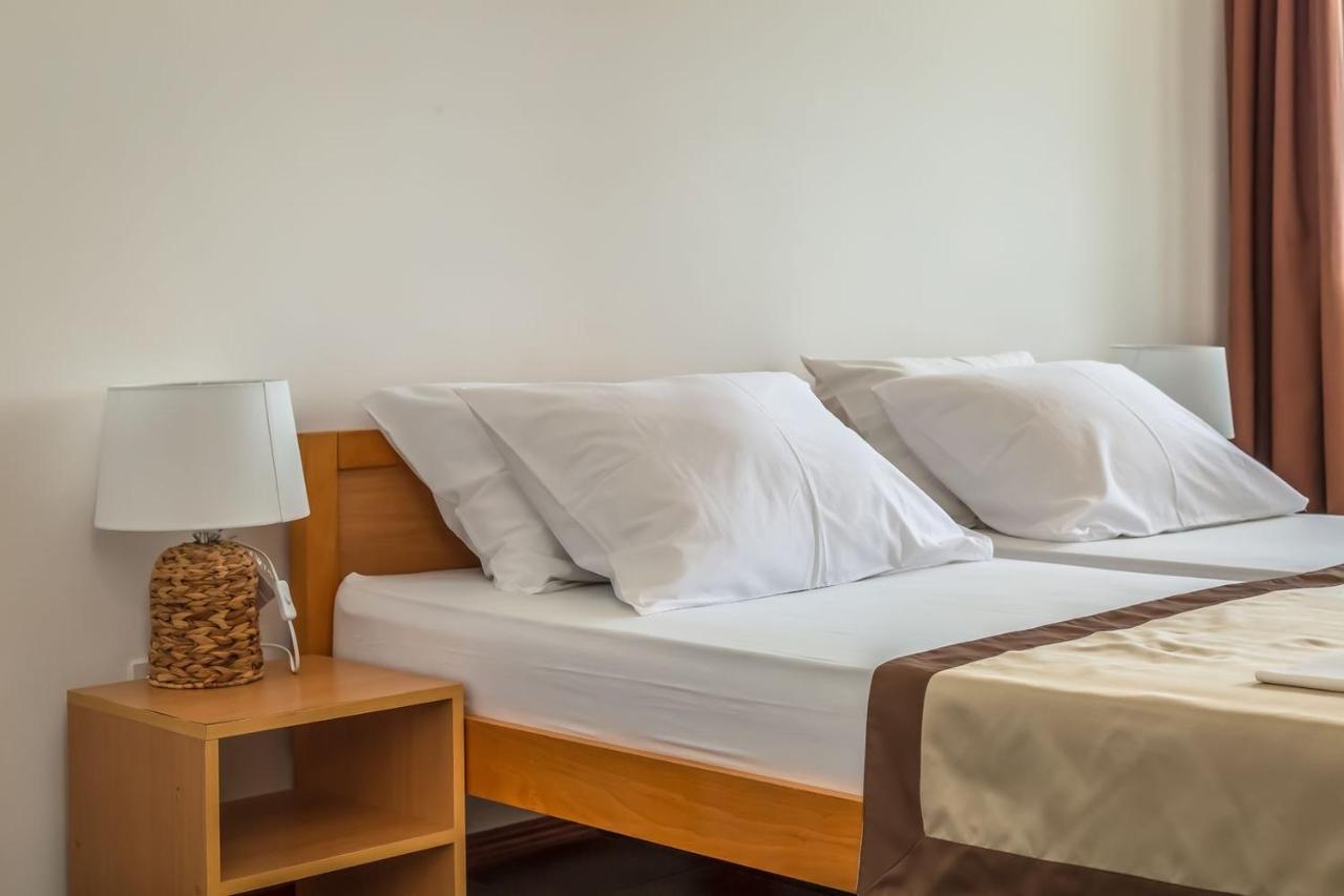 Motel Ljetni Raj บาชกาโวดา ภายนอก รูปภาพ