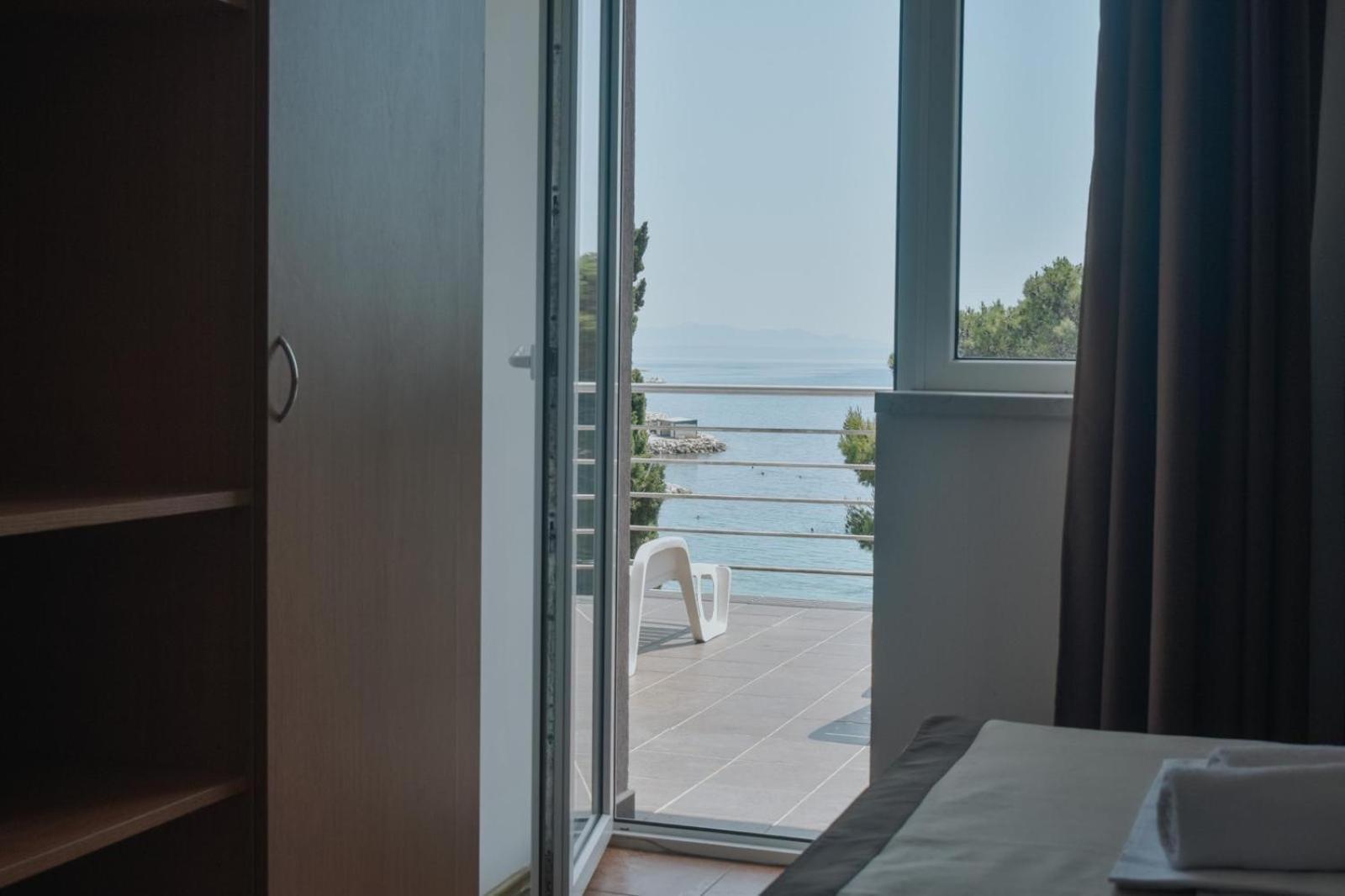 Motel Ljetni Raj บาชกาโวดา ภายนอก รูปภาพ